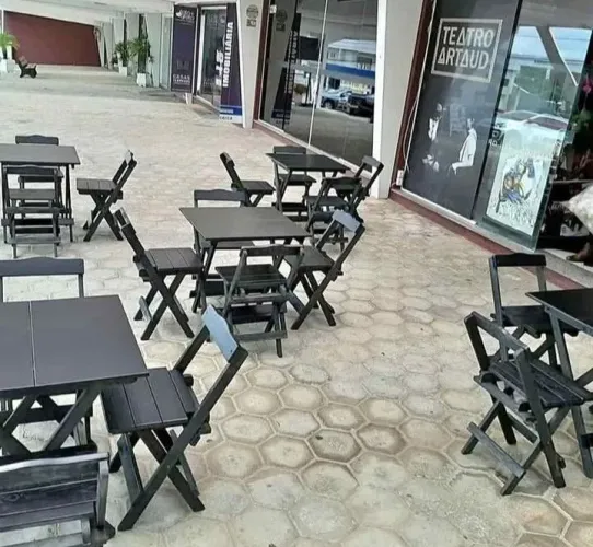 MESA DOBRÁVEL C/ 4 CADEIRAS NOVAS 