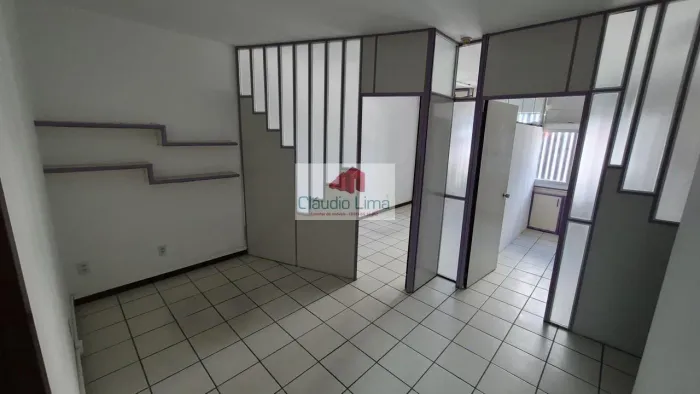 Sala comercial com 2 garagens a venda!