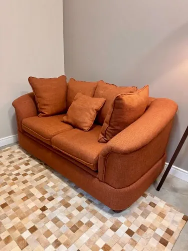Sofá Namoradeira 2 lugares - 1,70m x 0,90m - 2 meses uso - excelente estado