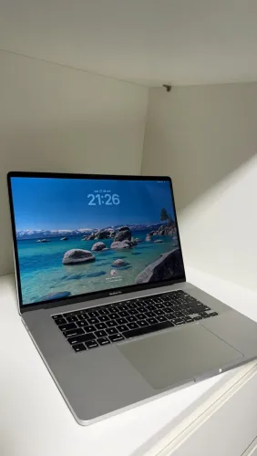 MacBook Pro 2019 i-9