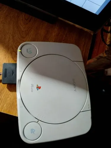 Playstation 1 baby para aproveitar peças leia todo o anúncio
