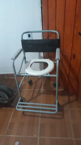 Vendo cadeira de banho para adulto