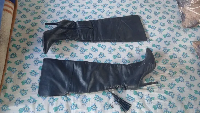 Bota cano longo de couro