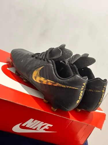 Chuteira de campo Nike tiempo 10 academy 