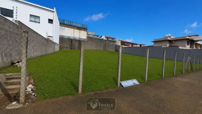 TERRENO COMERCIAL E RESIDENCIAL À VENDA EM JAGUARIÚNA/SP COM 701 M² E LOCALIZAÇÃO ESTRATÉG