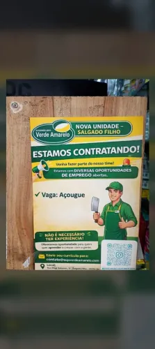 Vaga de açougueiro supermercado verde amarelo