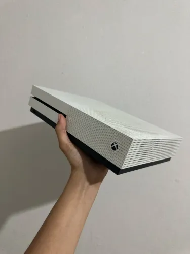 XBOX ONE S 1TB