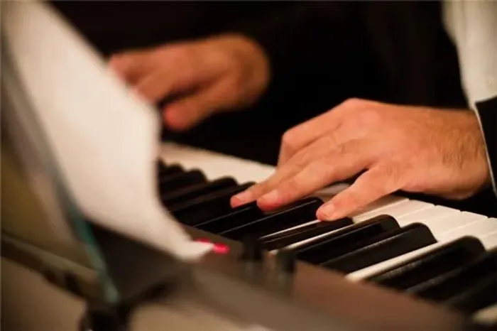 AULAS DE PIANO E TECLADO