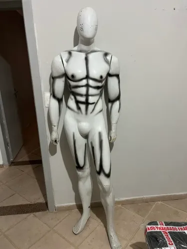 MANEQUIM MASCULINO DE FIBRA 