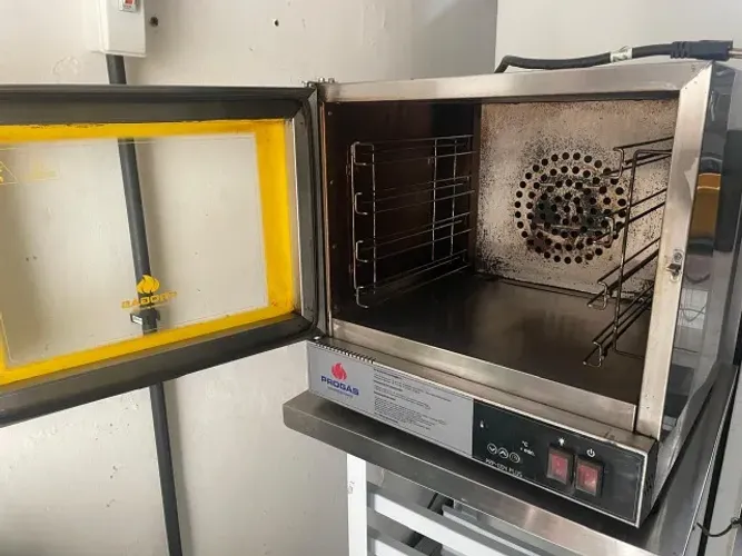 Kit - Forno Progás Turbo Elétrico Fast Oven PRP-004 Plus 127V Preto + Mesa
