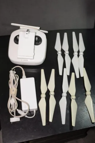 Controle Phantom 4 Pro DJI GL300F + Maleta e Acessórios
