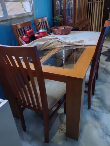 Mesa madeira e aparador