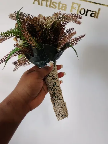 Buquê de noivas e arranjos florais