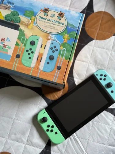 Nintendo Switch V2 - Animal Crossing