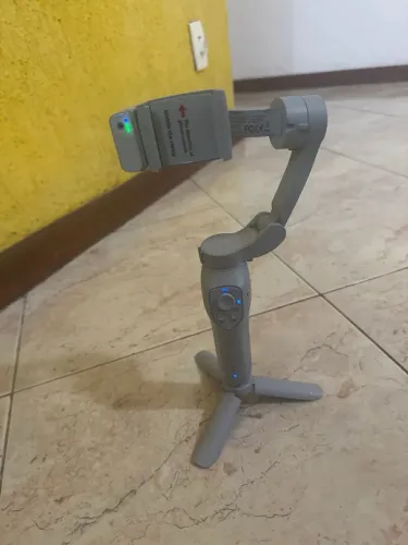 estabilizador gimbal DJI Osmo Mobile SE, um suporte portatil de 3 eixos 