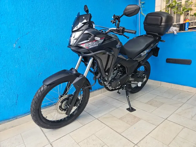 Sahara 300 Standard cinza com 4 km , a cor mais bonita 26/26