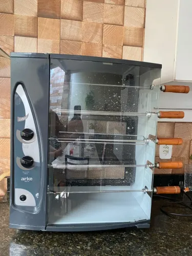 Churrasqueira Elétrica a Gás Arke AGR-05 Completa com Espetos