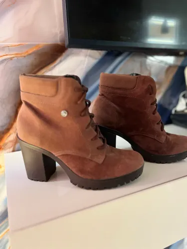 ? Bota Feminina Salto Alto Nº 38 - Nova, Linda e Super Confortável!