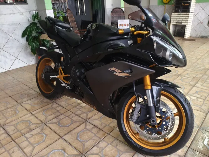 Yamaha R1 2008.