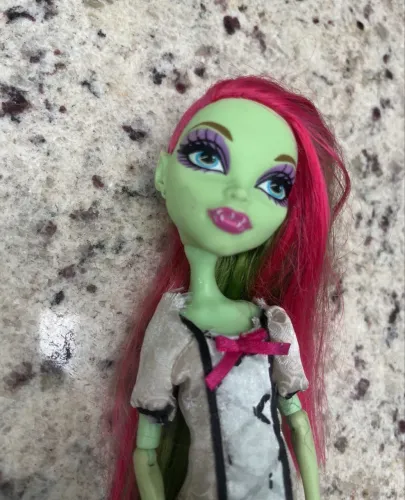 Boneca monster high Vênus mcflytrap original 
