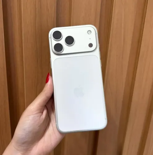 Vendo iPhone 17 pro Max 1 semana de uso acompanha caixa e nota fiscal sem marcas de uso