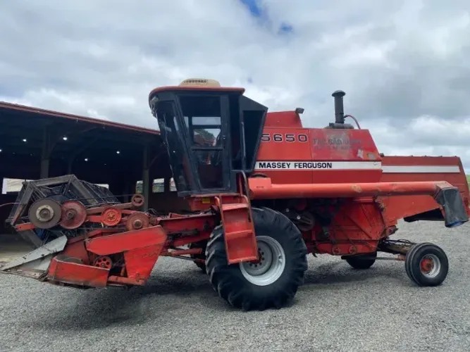 Colheitadeira Massey Ferguson - MF 5650. Fabricação 1990
