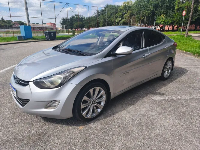 Hyundai Elantra GLS 1.8 16V Aut. 2012