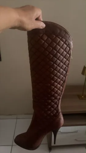 Bota em couro legítimo