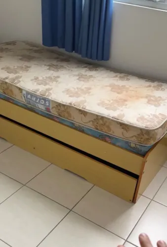 Cama de solteiro dupla