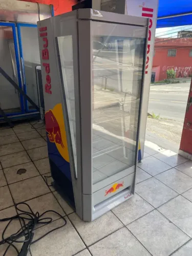 Expositor Refrigerador Cooler Red Bull 299L 220V com Led Semi nova 