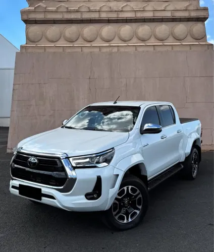 Toyota Hilux CD SRX Plus 4X4 2.8 TDI Die. Aut. 2024