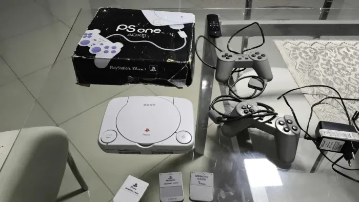 PlayStation 1 PSOne Slim Original Desbloqueado + Caixa + 2 Controles + 3 Memory Cards