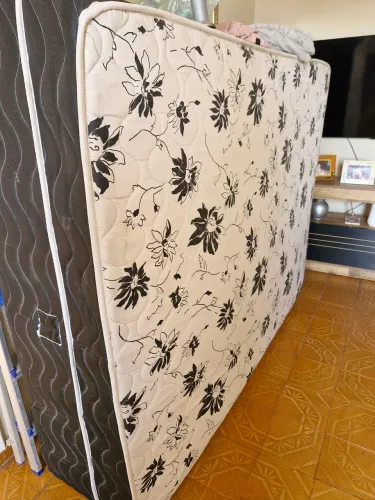 Cama box, bom estado.