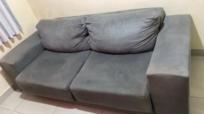 Sofá Aveludado Cinza