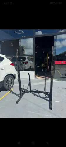 Cavalete para agachamento/suporte de barras e anilhas 