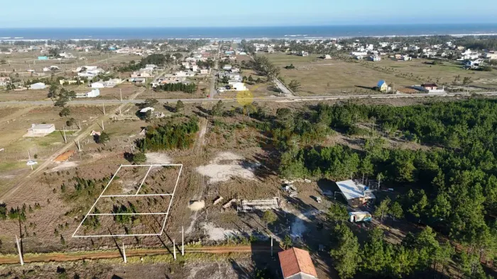 Terreno para Venda em Balneário Gaivota, Janaina