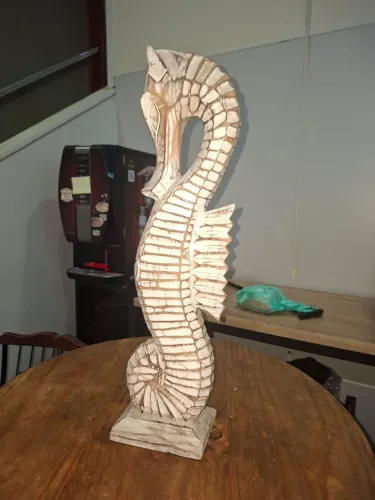 Escultura Cavalo Marinho Em Madeira