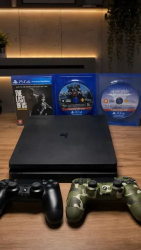 ? PS4 Slim 1TB Impecável + 2 Controles + 3 Jogos + Entrega Grátis!