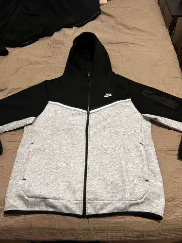 Nike tech usada 2 vezes