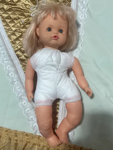 Boneca com mechas rosa