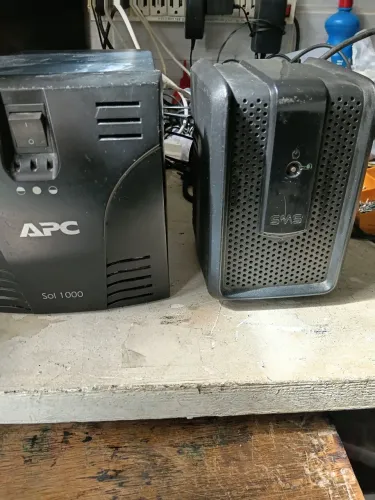2 estabilizador, um de 1000 va e um de 300 va.
