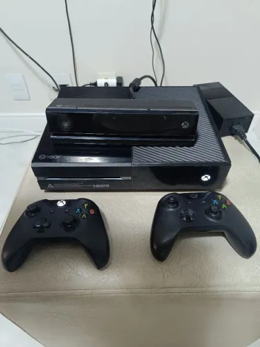 XBOX ONE FAT + KINECT + 2 CONTROLES