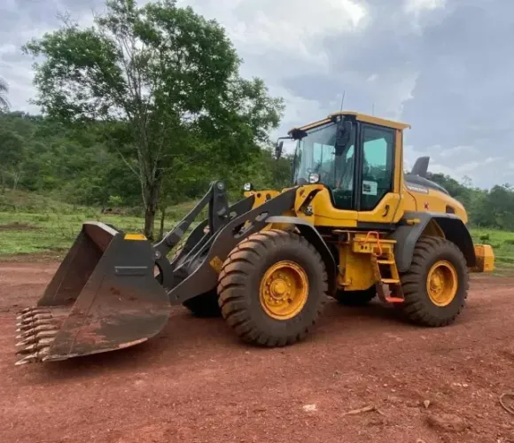 PÁ CARREGADEIRA VOLVO