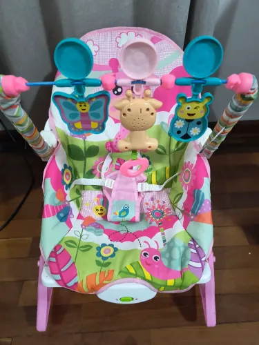 Cadeirinha infantil vibratória semi nova
