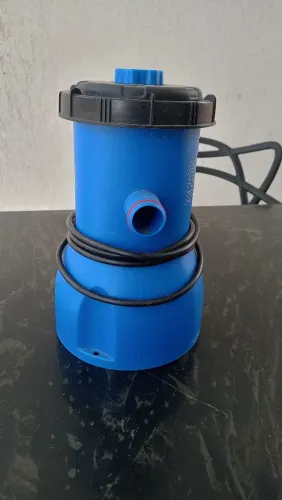 Filtro para piscina em ótimo estado de conservação
