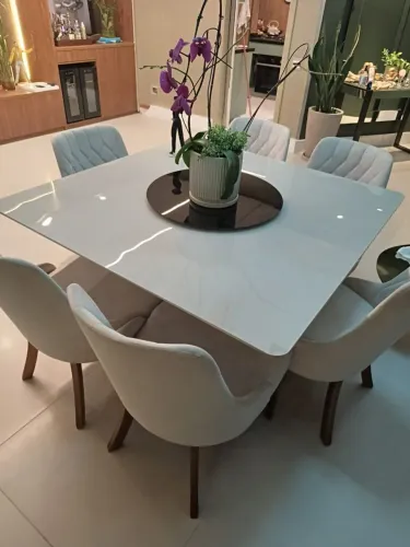 Conjunto de mesa com 6 cadeiras