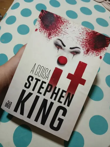 Vende-se livro "IT a coisa"