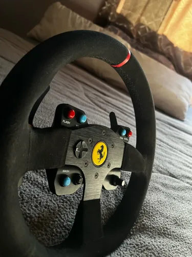 Volante Thrustmaster Ferrari 599XX EVO Alcantara - Funciona no T300 / T500 / TX