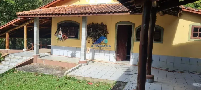 Sítio à venda em Jambeiro - pronto pronto para morar