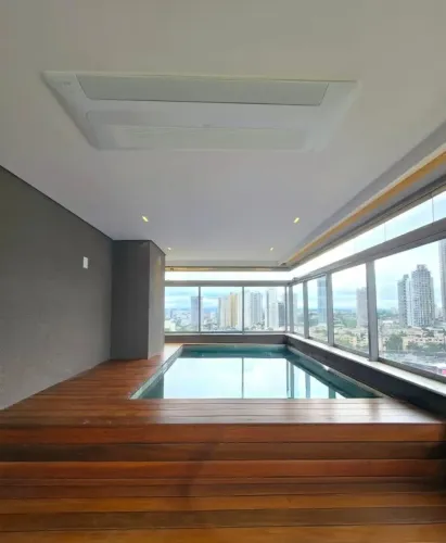 Apartamento com piscina e 4 suítes